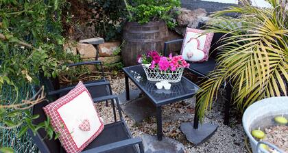 Maison rurale romantique avec terrasse et vue mer et montagne