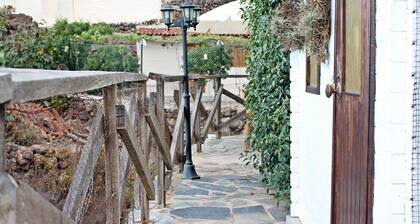 Romantisches ländliches Haus mit Terrasse und Meer- und Bergblick