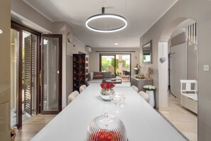 Interior - Family-friendly,air-conditioned, quiet location, garden, barbecue, pets welcome. (Porec)