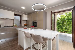 Coffee/tea maker, fridge, microwave, oven - Family-friendly,air-conditioned, quiet location, garden, barbecue, pets welcome. (Porec)