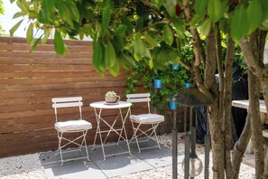 Terrace/patio - Family-friendly,air-conditioned, quiet location, garden, barbecue, pets welcome. (Porec)
