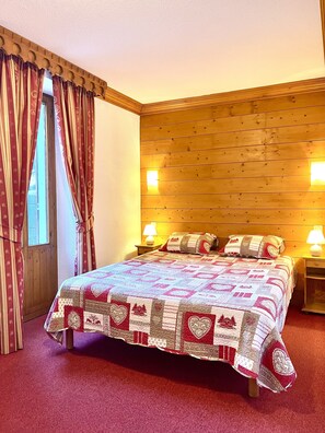 11 bedrooms, iron/ironing board, WiFi