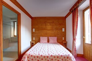 11 bedrooms, iron/ironing board, WiFi
