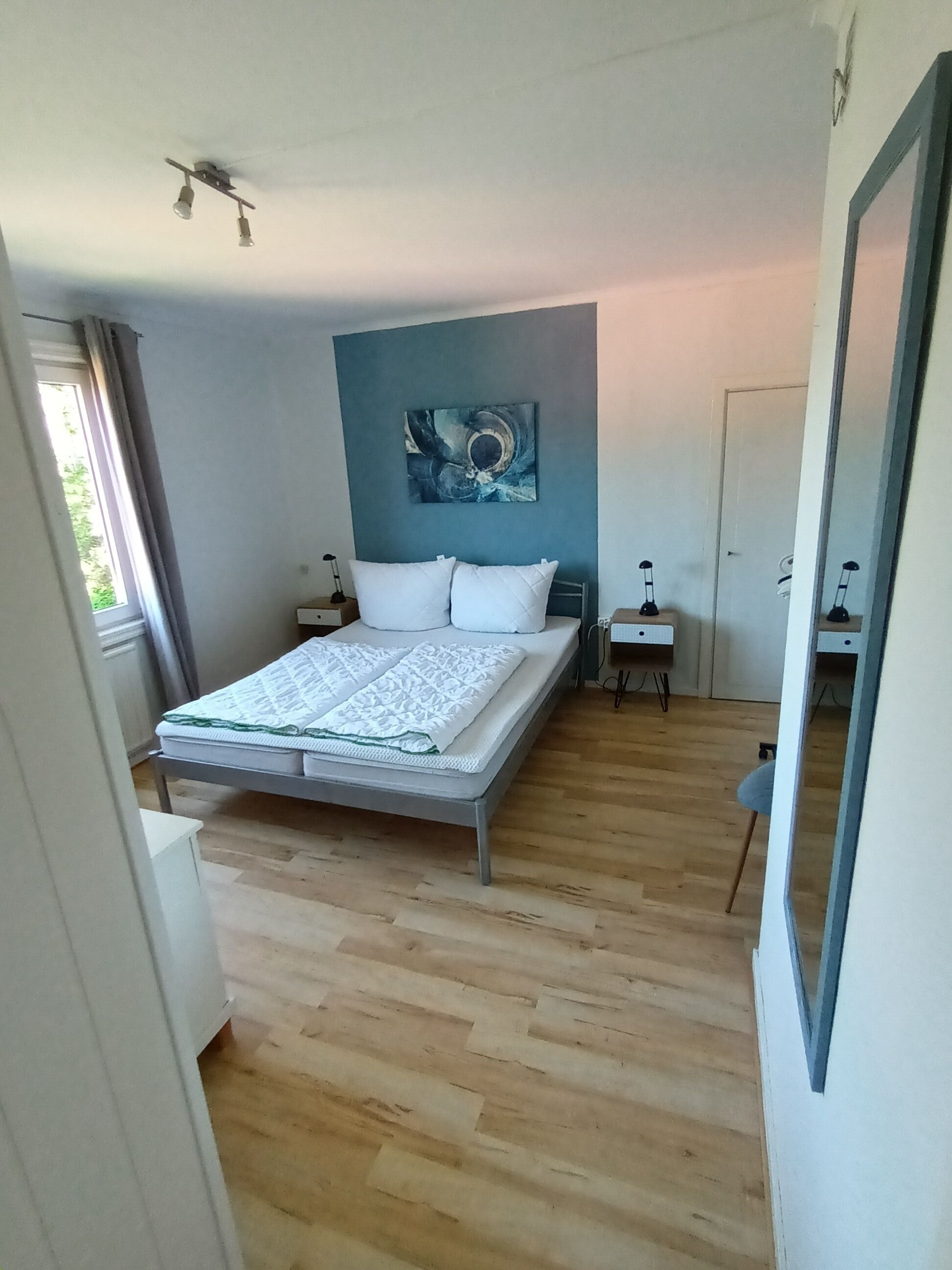 5 habitaciones, tabla de planchar con plancha y wifi gratis 