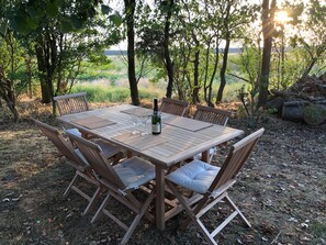 تناول الطعام بالخارج