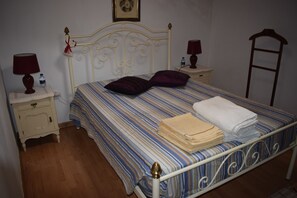 5 室のベッドルーム、アイロン / アイロン台、WiFi (無料)、ベッドシーツ