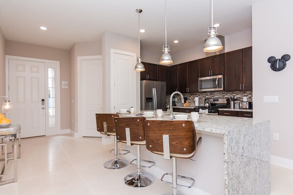 Condo, 4 Bedrooms | Private kitchen | Fridge, microwave, oven, stovetop