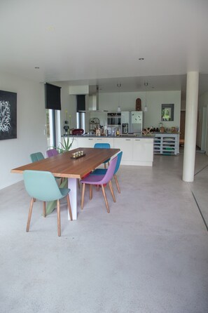 Dining - Kitchen with gas stove, own barbecue area with a small garden, king-size beds (Utting am Ammersee)