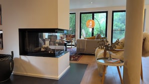 Interior - Kitchen with gas stove, own barbecue area with a small garden, king-size beds (Utting am Ammersee)