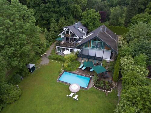 Küche mit Gasherd, eigener Grillplatz mit kleinem Garten, King-Size Betten