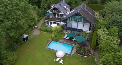 Küche mit Gasherd, eigener Grillplatz mit kleinem Garten, King-Size Betten