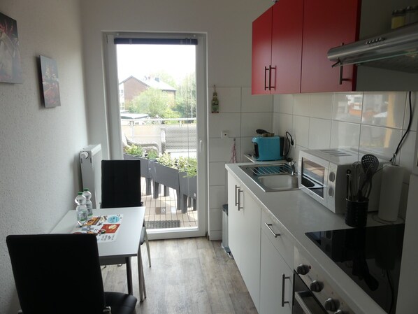 Fridge, oven, stovetop, coffee/tea maker