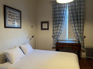 2 chambres, fer et planche Ă repasser, Wi-Fi gratuit, draps fournis