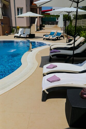 Exlusiv Apartments mit privatem Pool und Jacuzzi