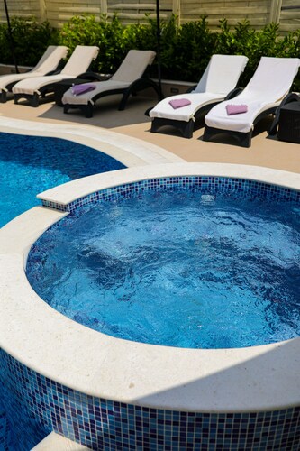 Exclusively furnished apartment upstairs waiting for you.