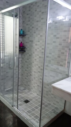 Shower, hair dryer, bidet, towels - OFFERS FOR LAST DAYS!!, LUXURY ATTIC CARIHUELA,  2 GARAGES, POOL, INT. CHANNELS (Torremolinos)