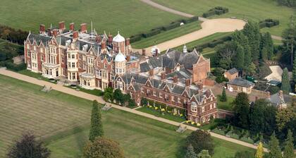 Premier Holiday Cottage (converted chapel) in Wereham Norfolk, sleeps 10