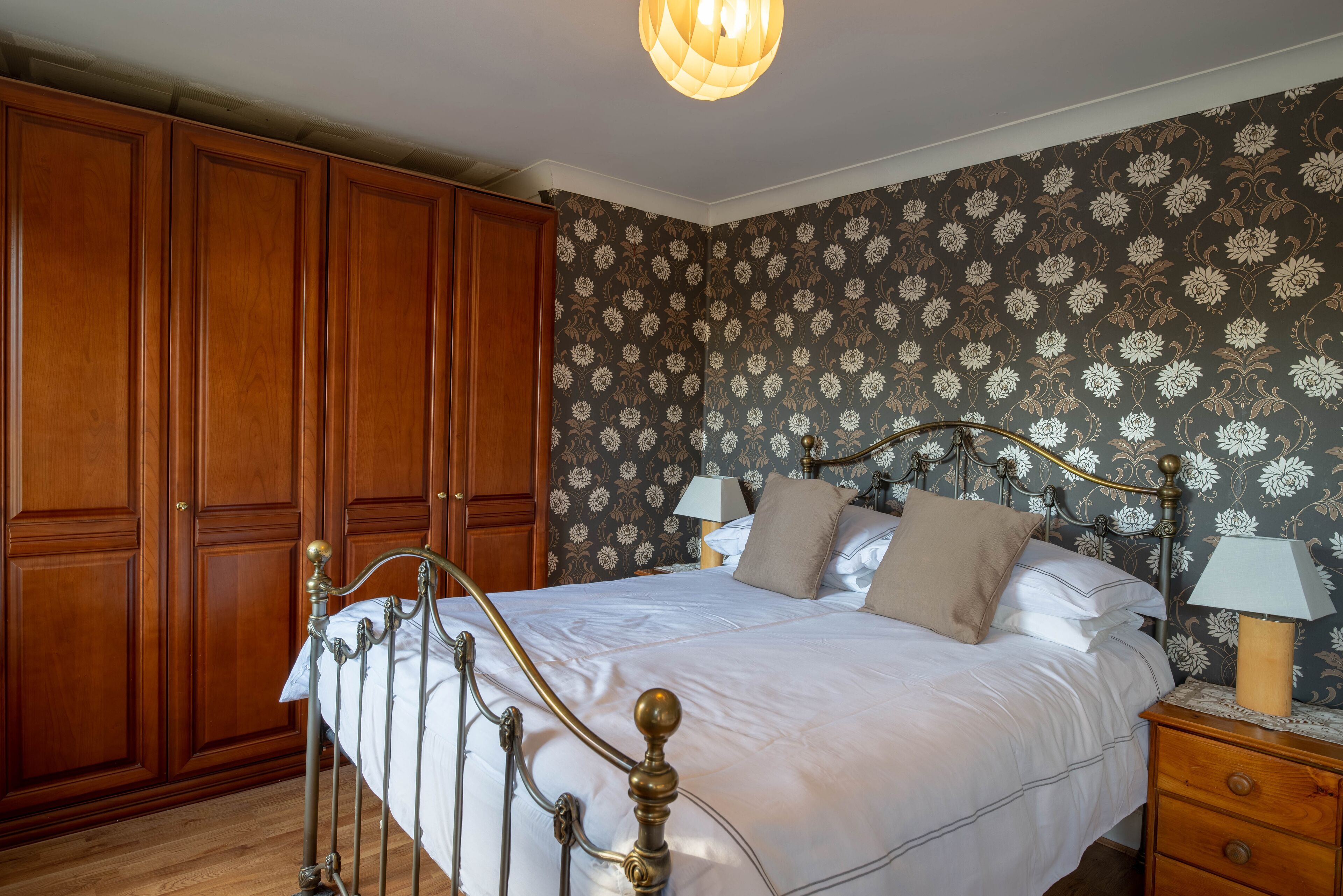 4 bedrooms, iron/ironing board, free WiFi, bed sheets