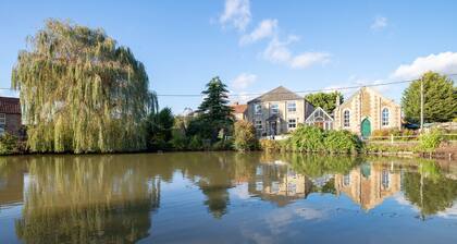 Premier Holiday Cottage (converted chapel) in Wereham Norfolk, sleeps 10