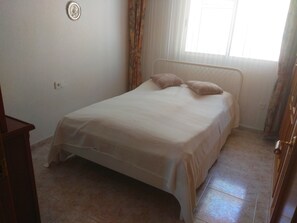 2 makuuhuonetta, silitysrauta/-lauta, Wi-Fi, vuodevaatteet