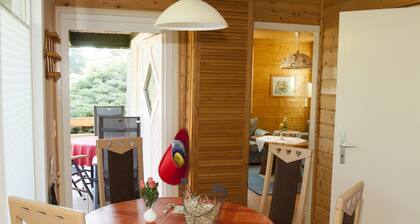 Holiday house on the lake directly at the "Zeulenrodaer Meer" in the bungalow village Zadelsdorf