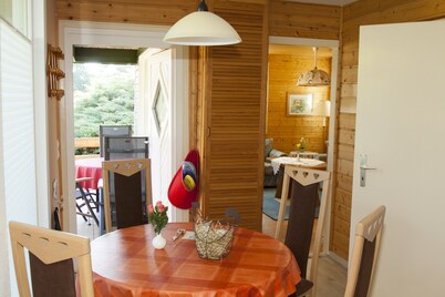 Holiday house on the lake directly at the "Zeulenrodaer Meer" in the bungalow village Zadelsdorf