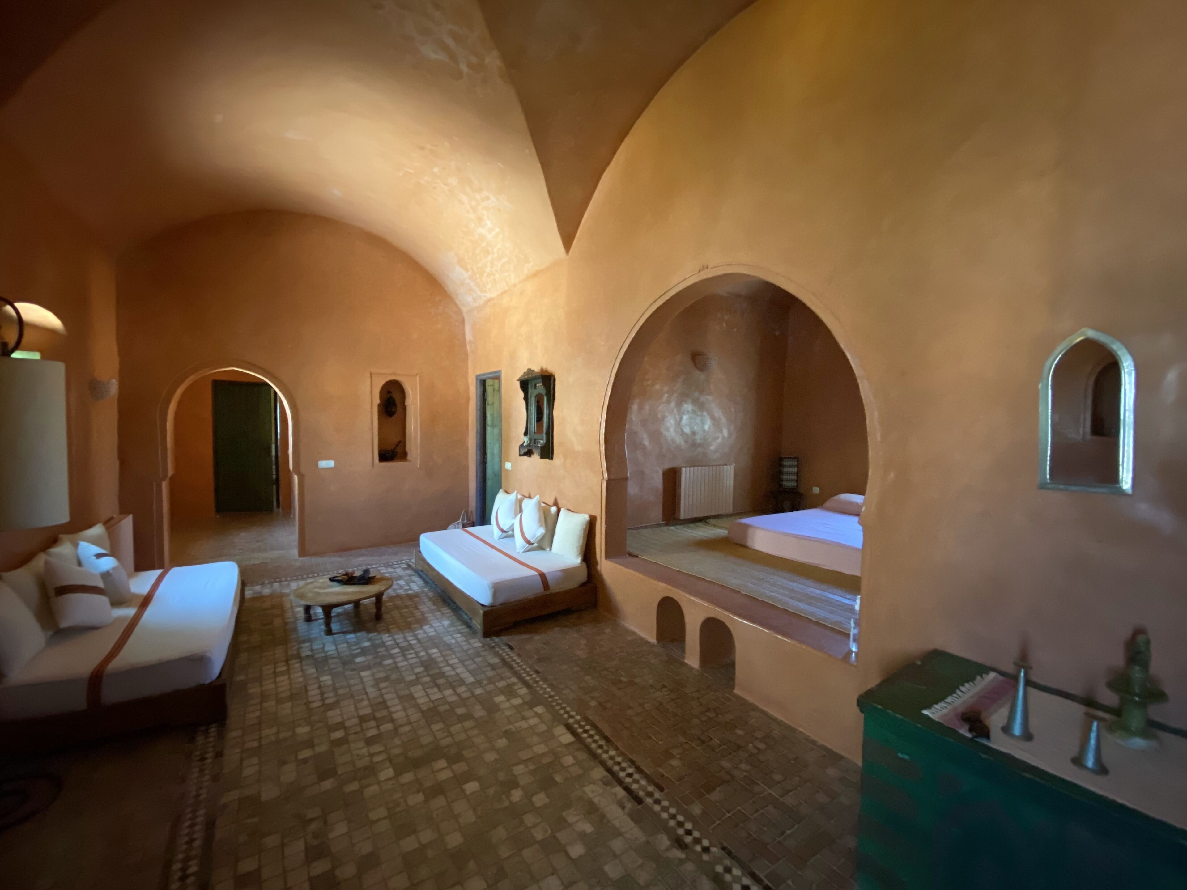 6 chambres, chambres insonorisées, fer et planche à repasser