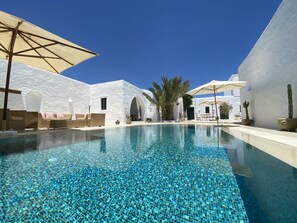 حمام سباحة