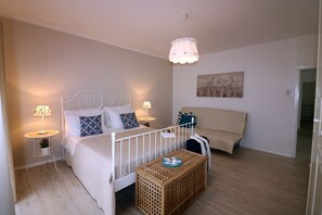 3 chambres, coffres-forts dans les chambres, Wi-Fi, draps fournis