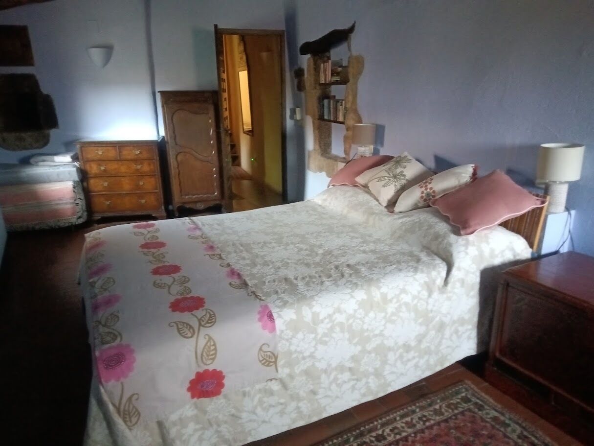 4 dormitorios, tabla de planchar con plancha, wifi gratis y ropa de cama