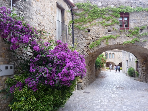 Villa en pierre, piscine et jardin, proche mer. Internet haut-débit/ADSL