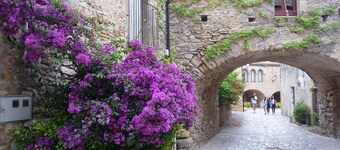 Timeless stone villa with private pool and garden in Peratallada - near the sea.