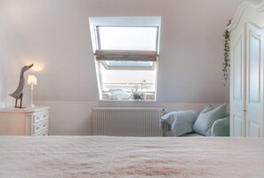 1 bedroom, iron/ironing board, free WiFi, bed sheets - Vacation apartment in the Rosenhaus am See (Dagebüll)