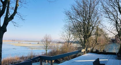 FERIENWOHNUNG MIT EIGENEM SEEZUGANG UND GARTEN