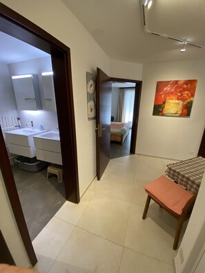 2 bedrooms, desk, free WiFi, bed sheets