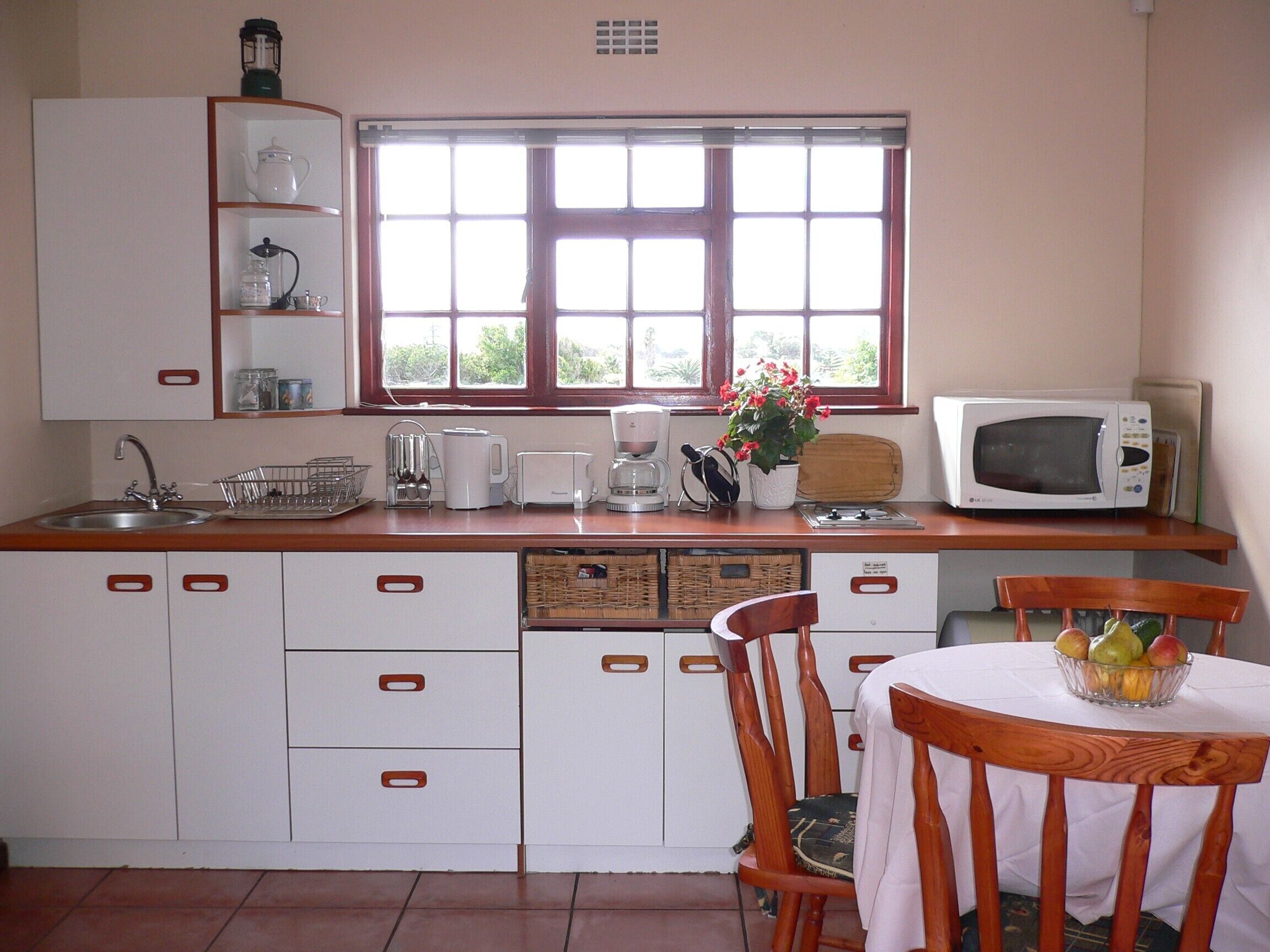 Self-catering apartment with balcony, overlooking golf course and mountains