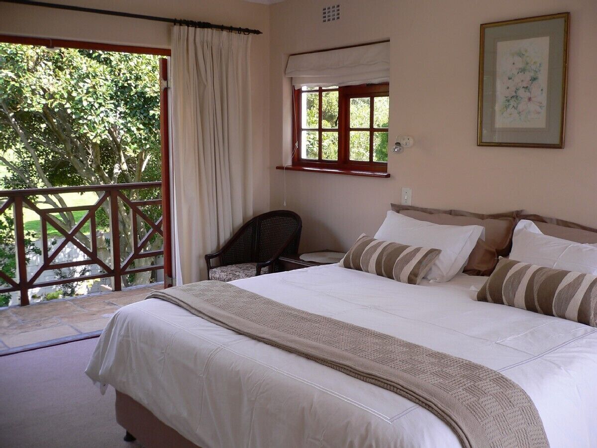 Self-catering apartment with balcony, overlooking golf course and mountains