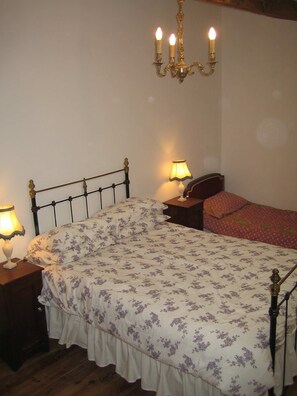 2 habitaciones, tabla de planchar con plancha y wifi gratis