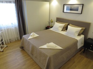 2 bedrooms, iron/ironing board, WiFi, bed sheets - Modern apartment near the beach for 4 people (Trogir)