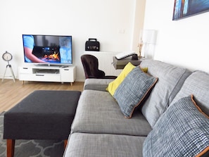 TV, lettore DVD, libri, videoteca