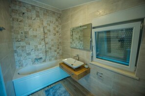 Bathtub, towels - Luxury villa Vitam in Imotski, private pool (Zmijavci)
