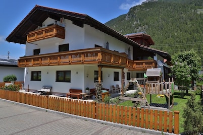 Appartements Wacker - Family-run apartments with stunning mountain views