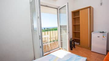 2 habitaciones, tabla de planchar con plancha, wifi y ropa de cama
