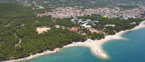 Plage à proximité, chaises longues