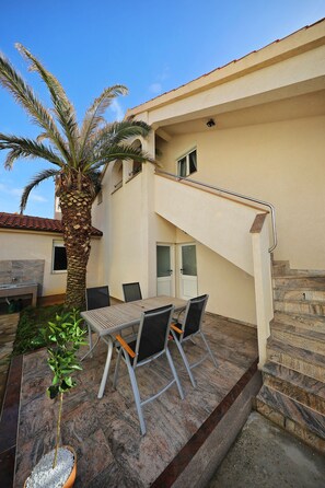 Outdoor dining - 1 Bedroom top (Zadar)