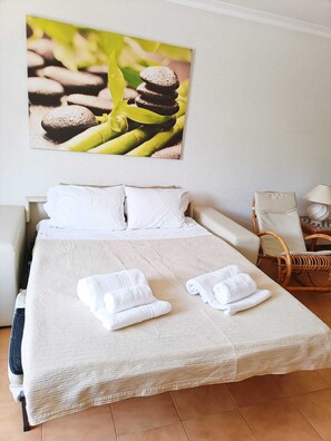 2 bedrooms, iron/ironing board, WiFi, bed sheets