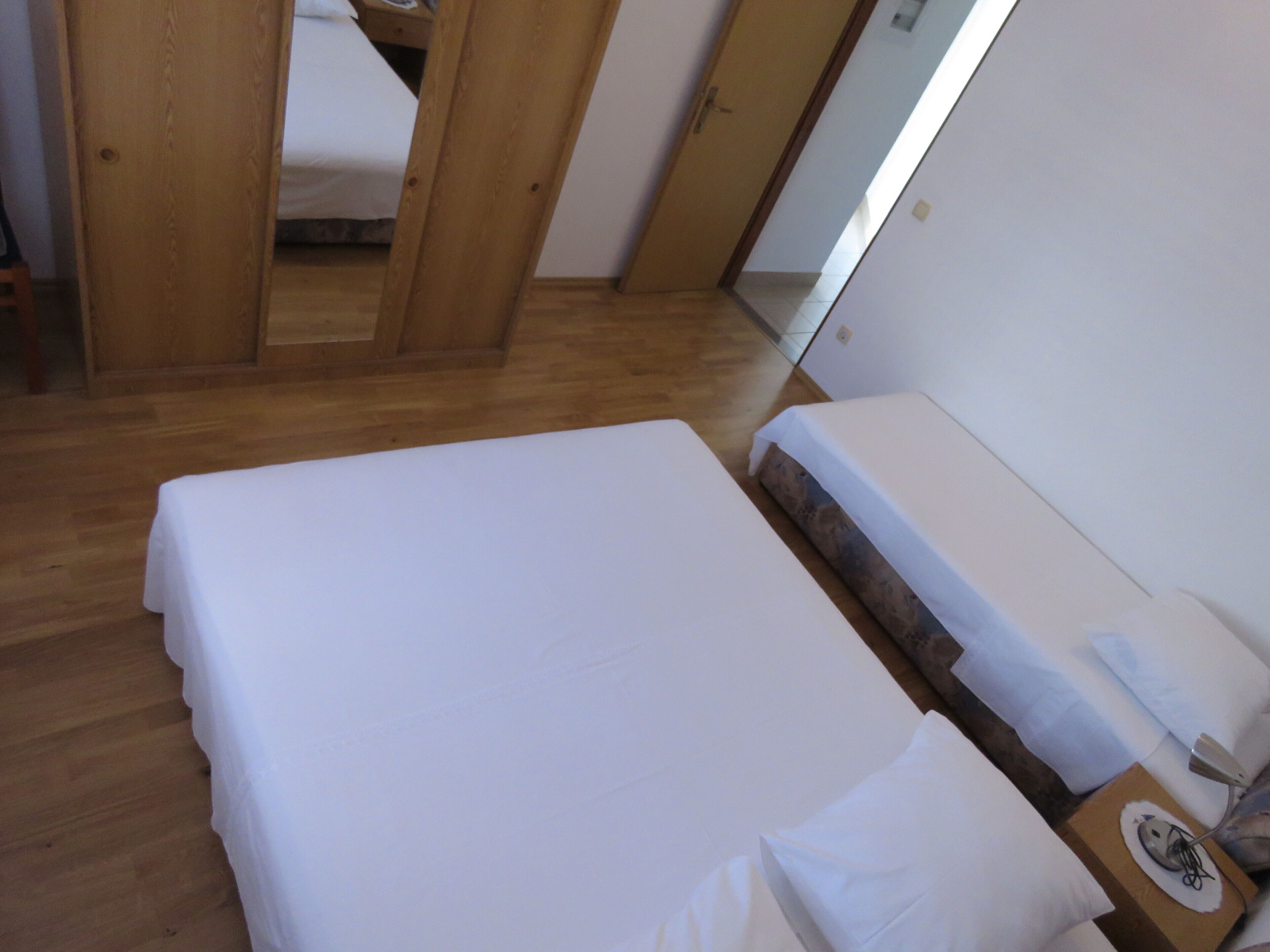 2 chambres, fer et planche à repasser, Wi-Fi, draps fournis