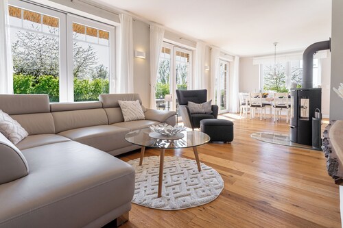 Reethaus MeerFerien with an unobstructed view of the Wiek—exclusive & unspoiled