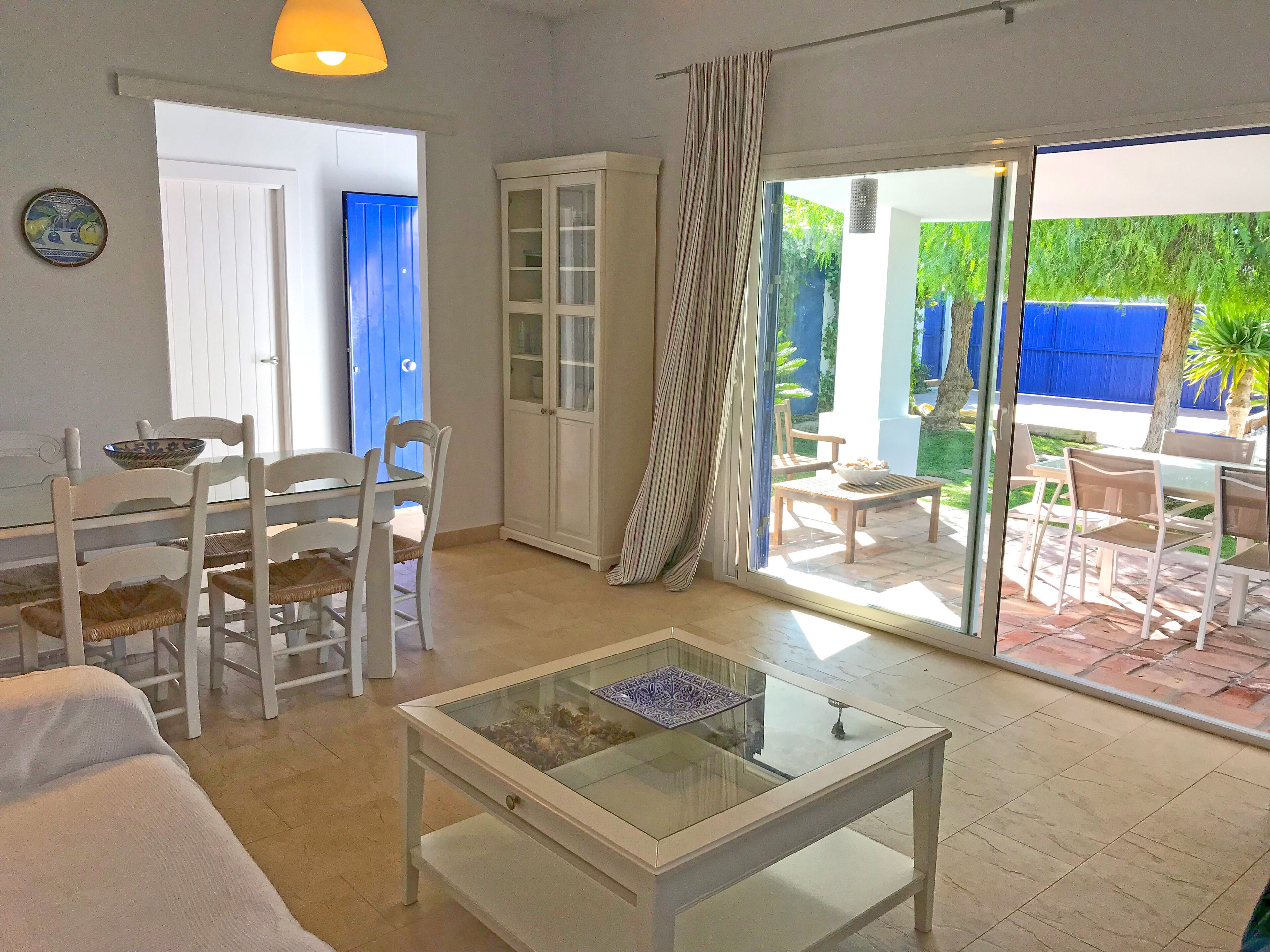 Beatiful villa with private swimming pool and tropical garden, Internet