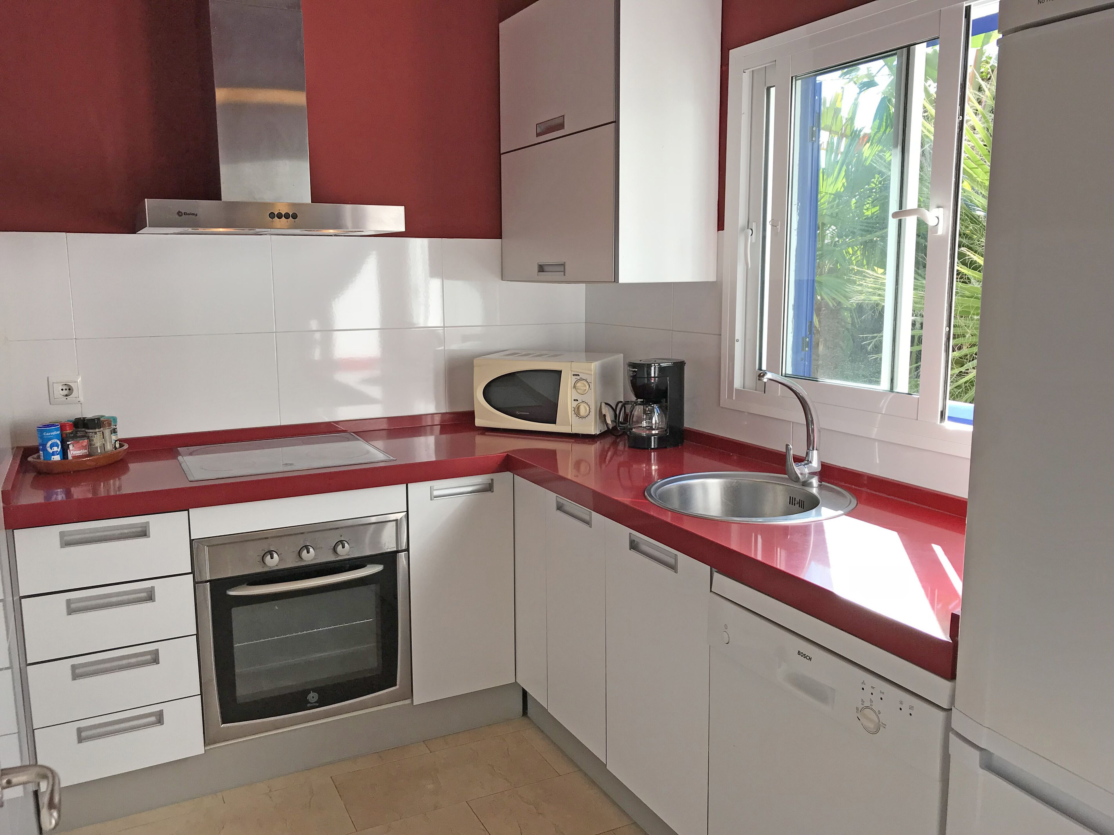 Beatiful villa with private swimming pool and tropical garden, Internet